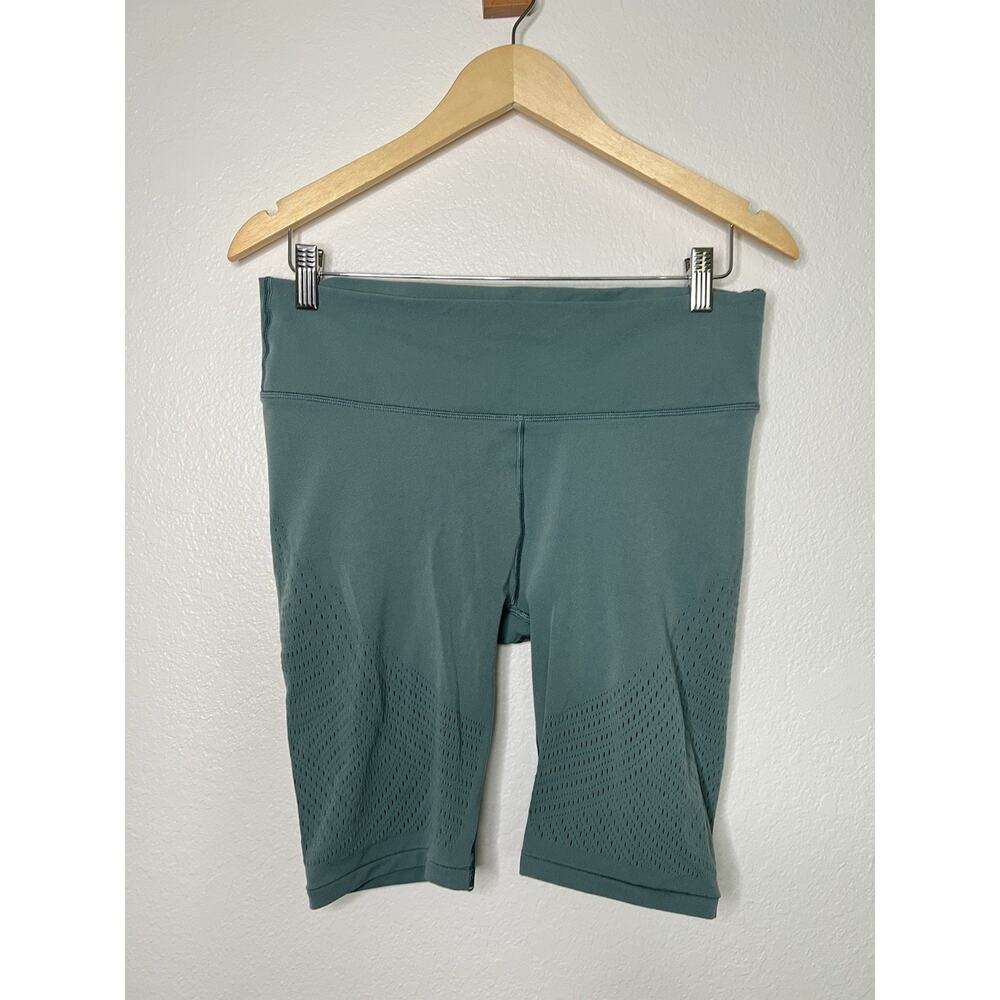 Lululemon Reveal High Rise Short in Digital Rain Perforated Tidewater Teal Sz 10